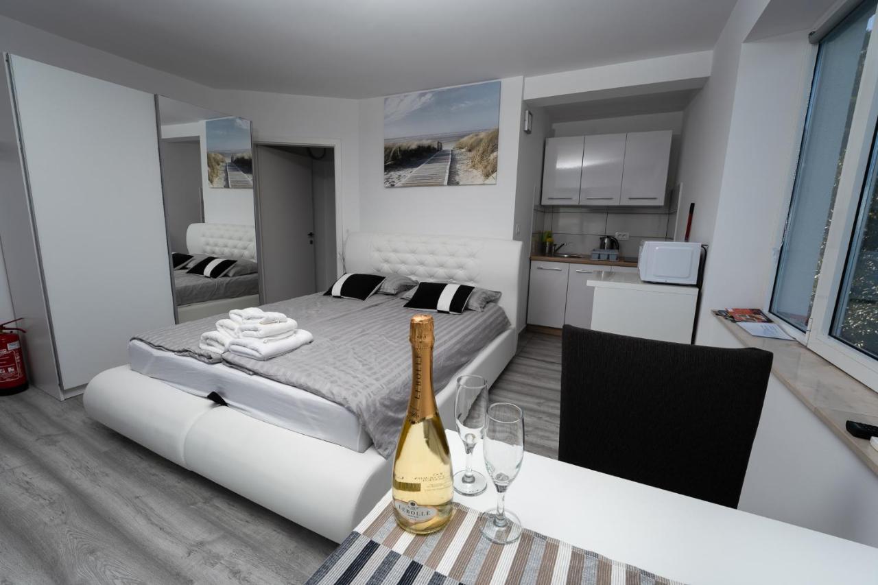 Bellevue Molet apartments Koper Eksteriør bilde